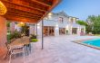 Showroom Alpha constructions