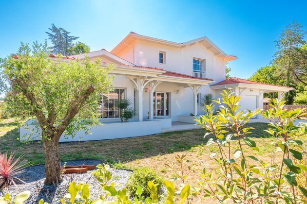 Réalisation Alpha constructions à Andernos : Maison de 295 m² avec 4 chambres
